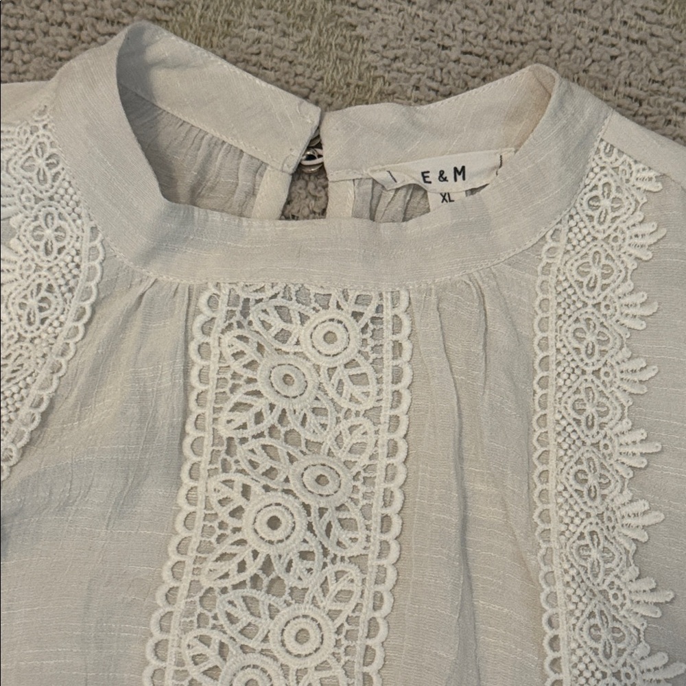 E&M White Lace Smocked Blouse – XL - Picture 2 of 5